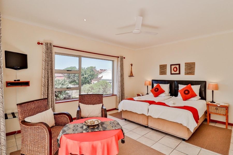 6 Bedroom Property for Sale in De Kelders Western Cape